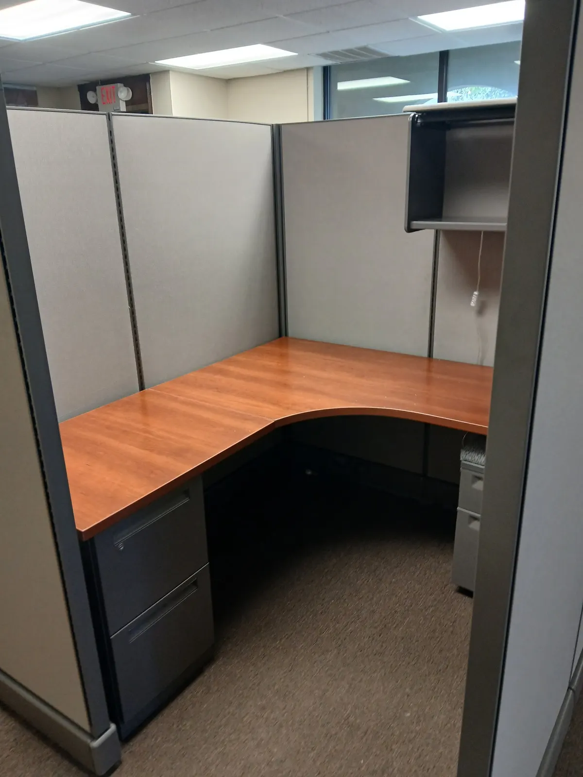 Curved-corner cubicle workstation with storage pedestals, Conroe