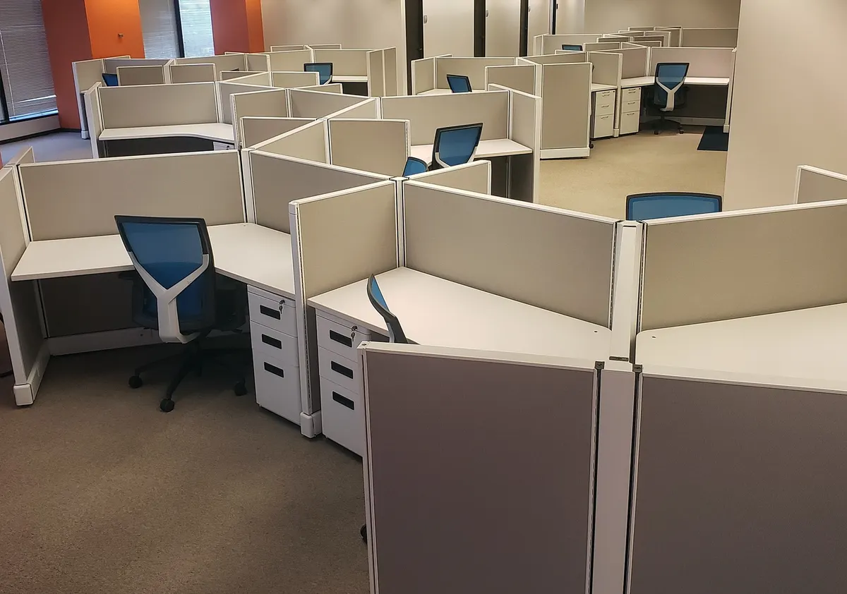 Herman Miller Ethospace workstations in a dog-bone layout on patterned carpet